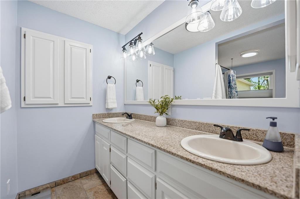 715 Dickinson Road Independence, MO 64050 - Photo 27 of 73