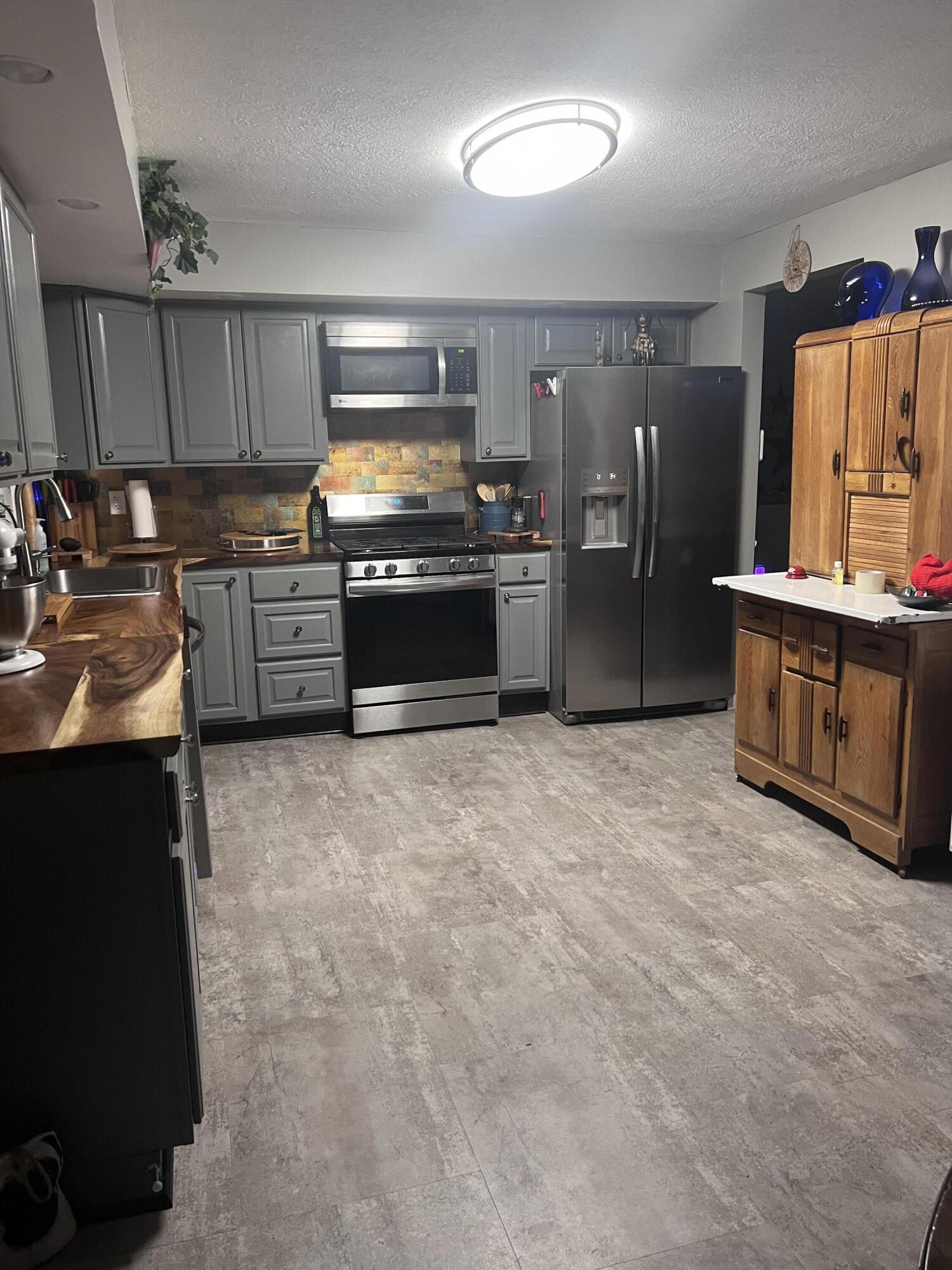183 Middle Road Fairfield, ME 04937 - Photo 9 of 27 09 Kitchen