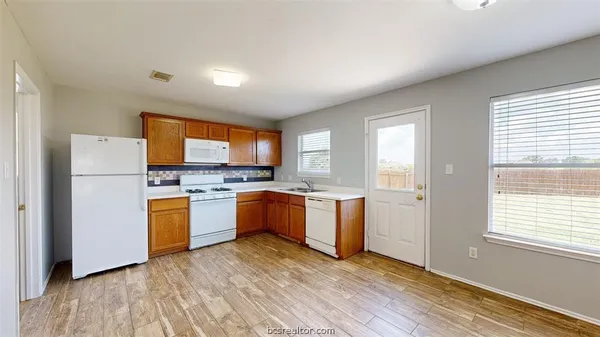 $2,000 | 15214 Meredith Lane, College Station, TX 77845