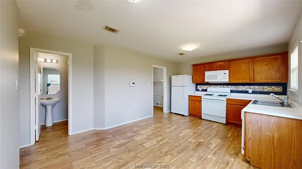 $2,000 | 15214 Meredith Lane, College Station, TX 77845