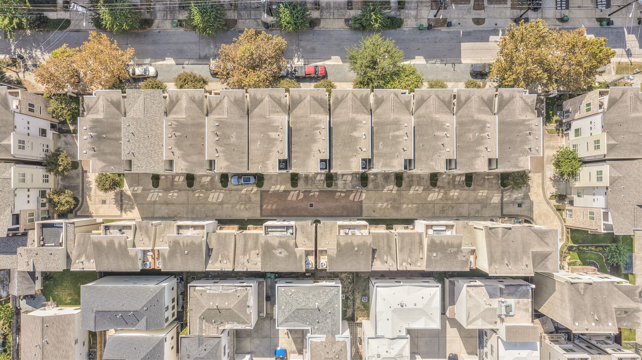 4408 Eli Street, Unit C Houston, TX 77007 - Photo 36 of 48 a large building with a outdoor space