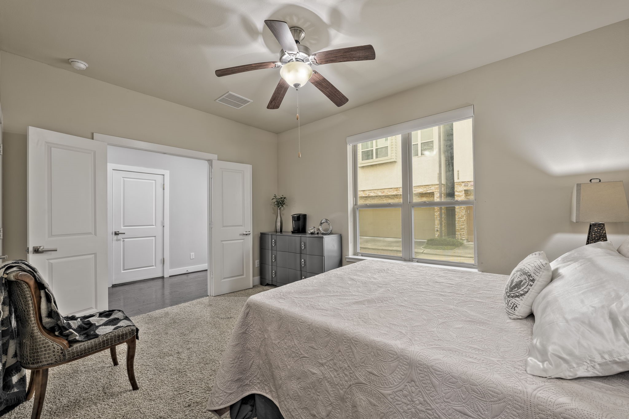 4408 Eli Street, Unit C Houston, TX 77007 - Photo 5 of 48 a bedroom with a bed and a window