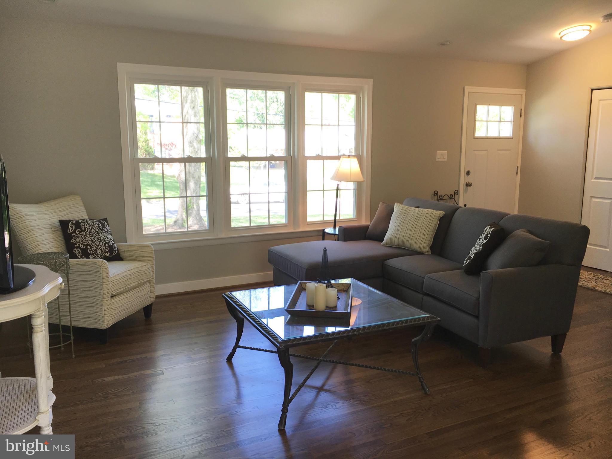 2706 Briggs Road Silver Spring, MD 20906 - Photo 5 of 24 Living Room