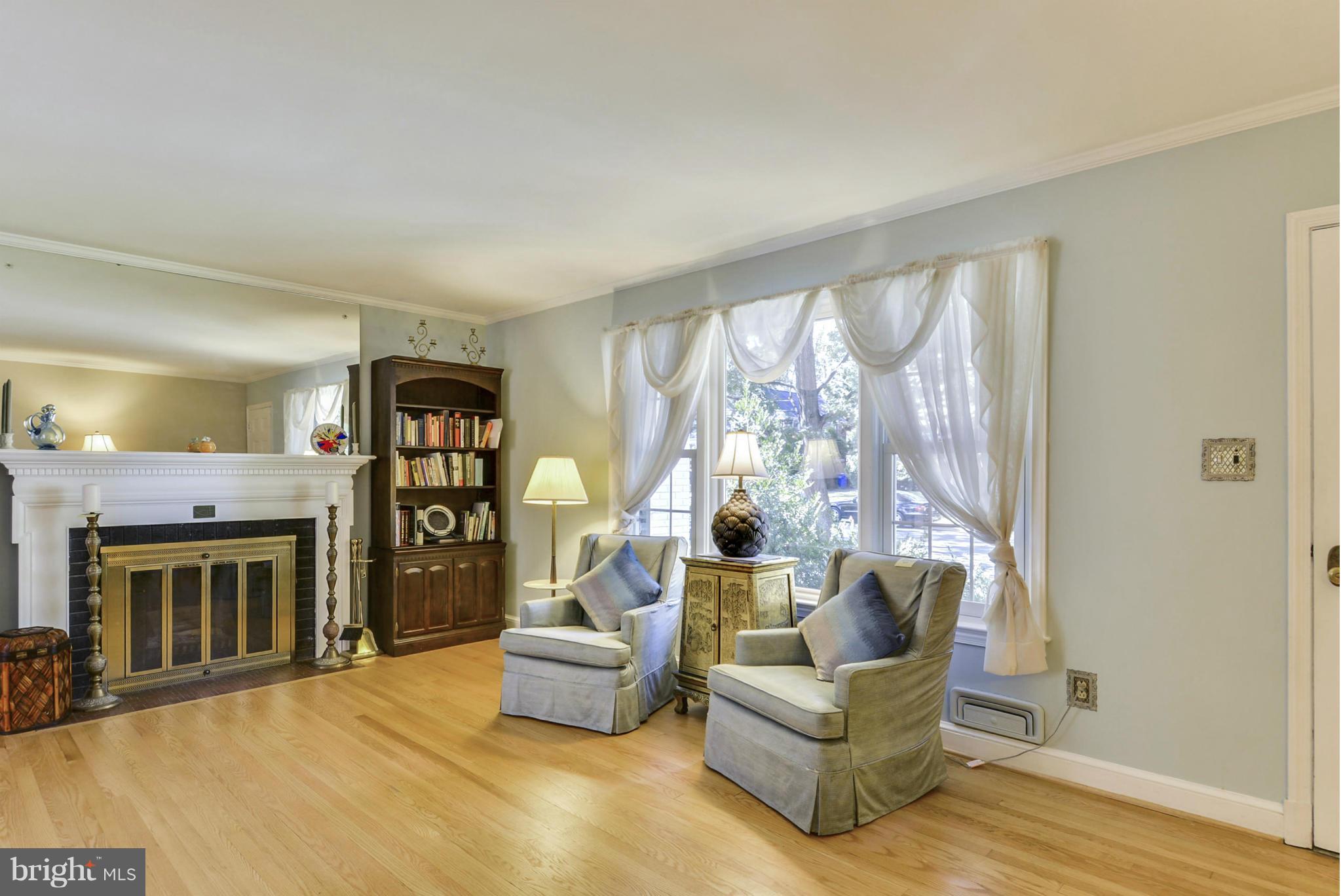 5700 Ridgefield Road Bethesda, MD 20816 - Photo 22 of 30 Living Room
