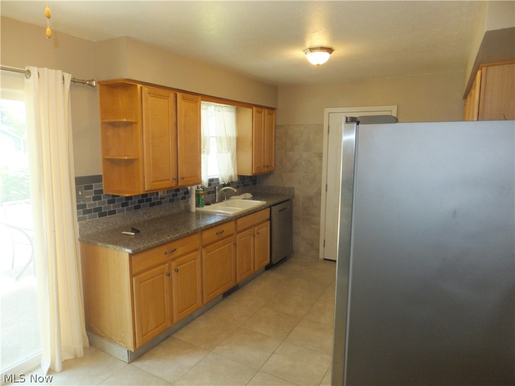4641 Lake Road Sheffield Lake, OH 44054 - Photo 4 of 16
