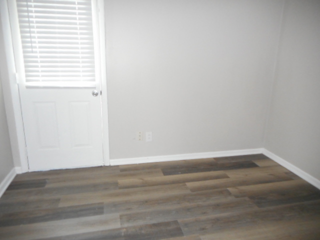 1860 Ashley Road Hoffman Estates, IL 60169 - Photo 21 of 27 a view of a small space with wooden floor and a window