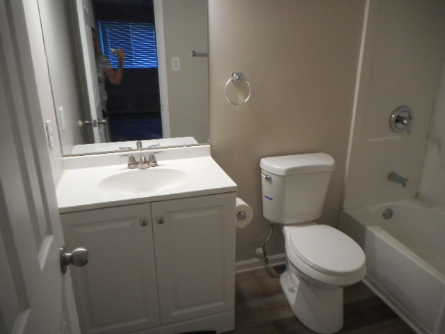 1860 Ashley Road Hoffman Estates, IL 60169 - Photo 22 of 27 a bathroom with a toilet sink and mirror