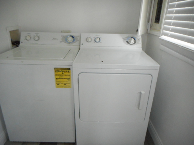 1860 Ashley Road Hoffman Estates, IL 60169 - Photo 24 of 27 a utility room with dryer and washer