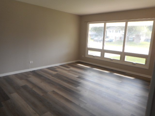 1860 Ashley Road Hoffman Estates, IL 60169 - Photo 3 of 27 a view of room with window