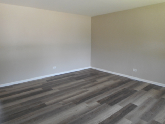 1860 Ashley Road Hoffman Estates, IL 60169 - Photo 4 of 27