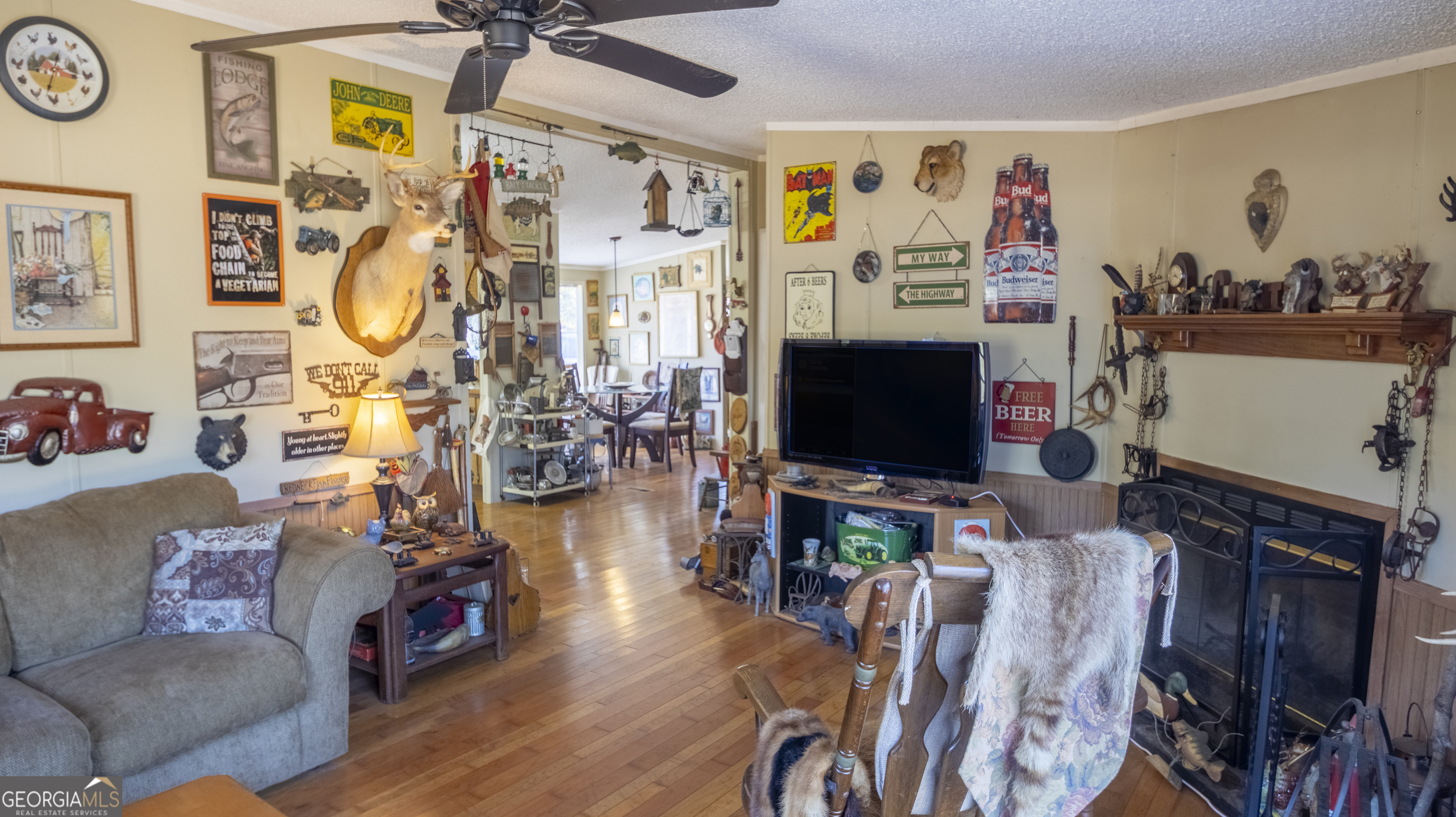 2717 Mount Pilgrim Road Greenville, GA 30222 - Photo 19 of 65 a living room with furniture and a flat screen tv
