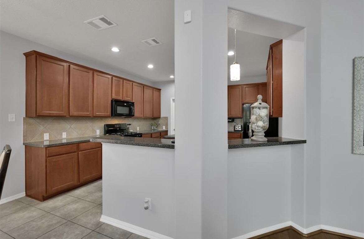 25023 Knob Pines Court Spring, TX 77389 - Photo 8 of 17