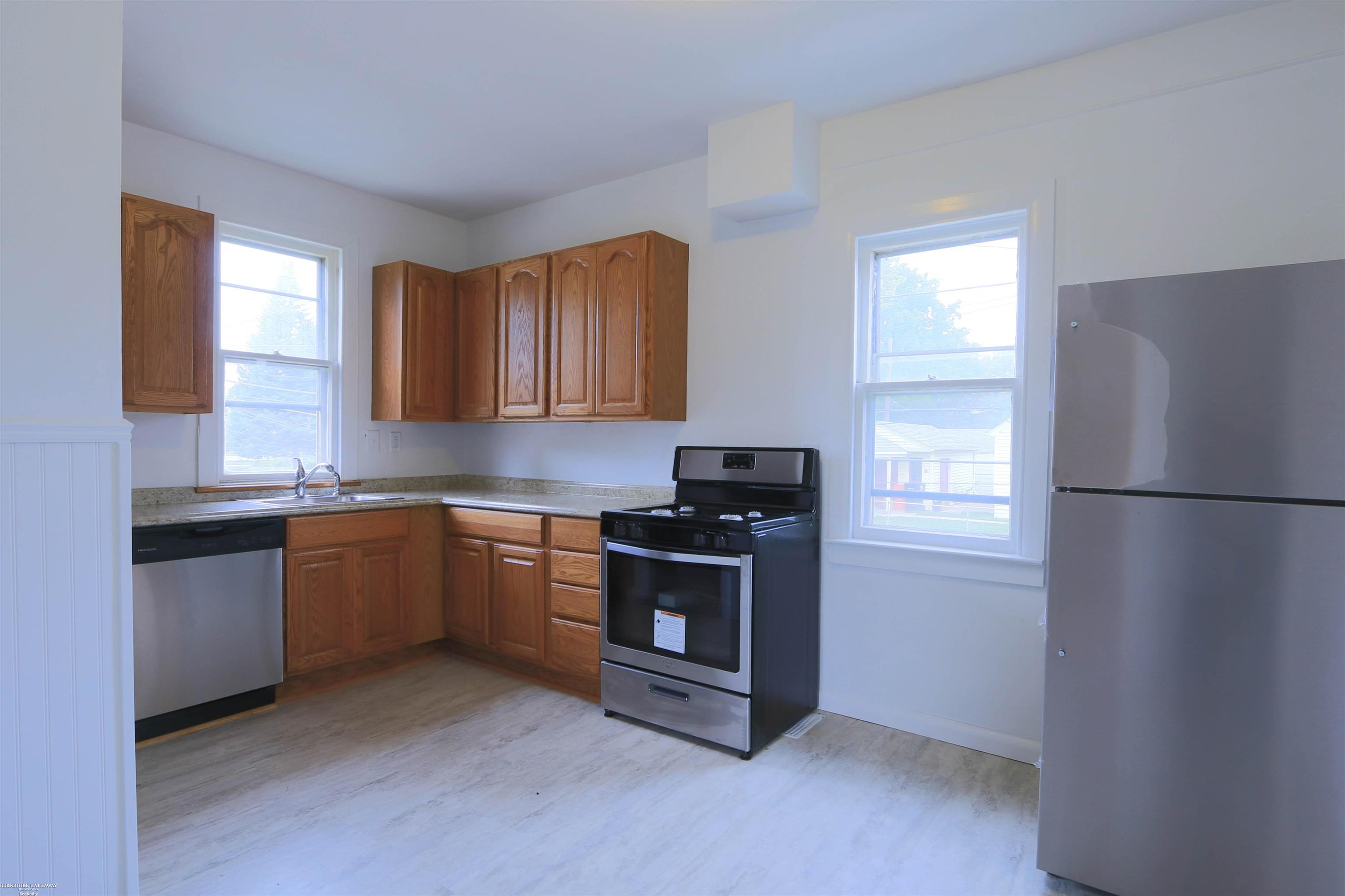 29447 Kelly Road, Unit APARTMENT A Roseville, MI 48066 - Photo 32 of 41