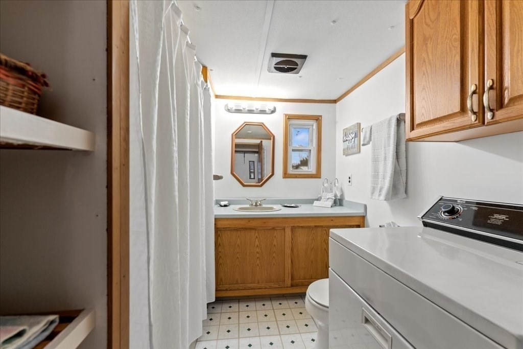 33 Lamplighter Lane Springfield, MA 01119 - Photo 17 of 28 Gallery Image 17