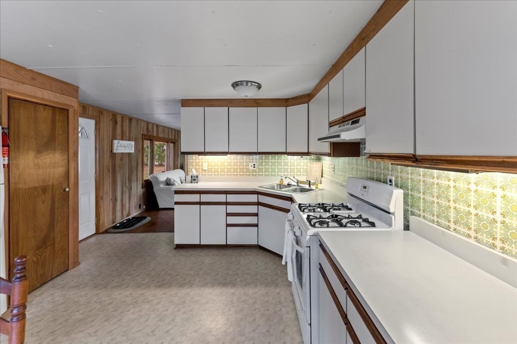33 Lamplighter Lane Springfield, MA 01119 - Photo 6 of 28 Gallery Image 6