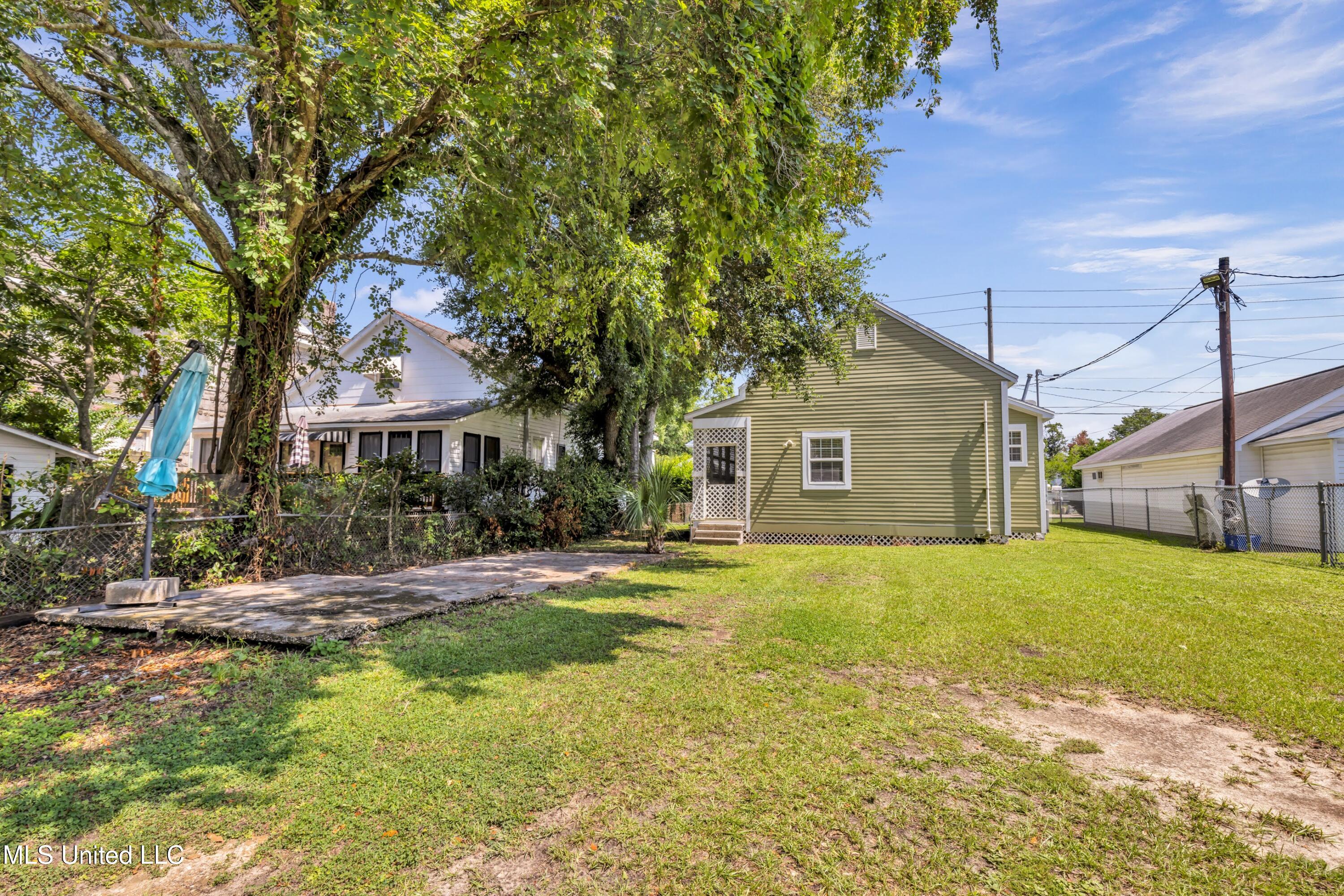 547 Howard Avenue Biloxi, MS 39530 - Photo 12 of 33 547HowardAve-24