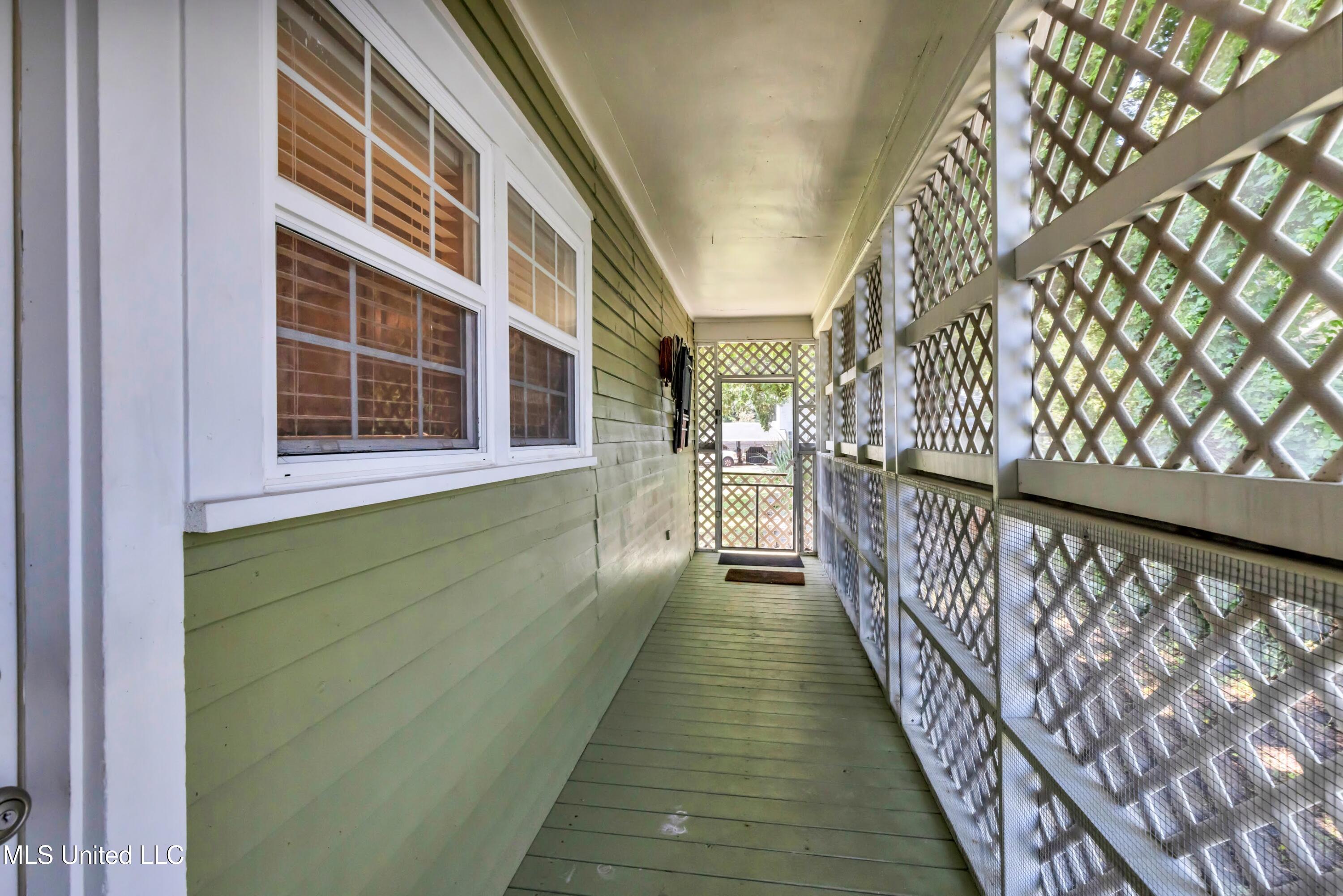 547 Howard Avenue Biloxi, MS 39530 - Photo 13 of 33 547HowardAve-23