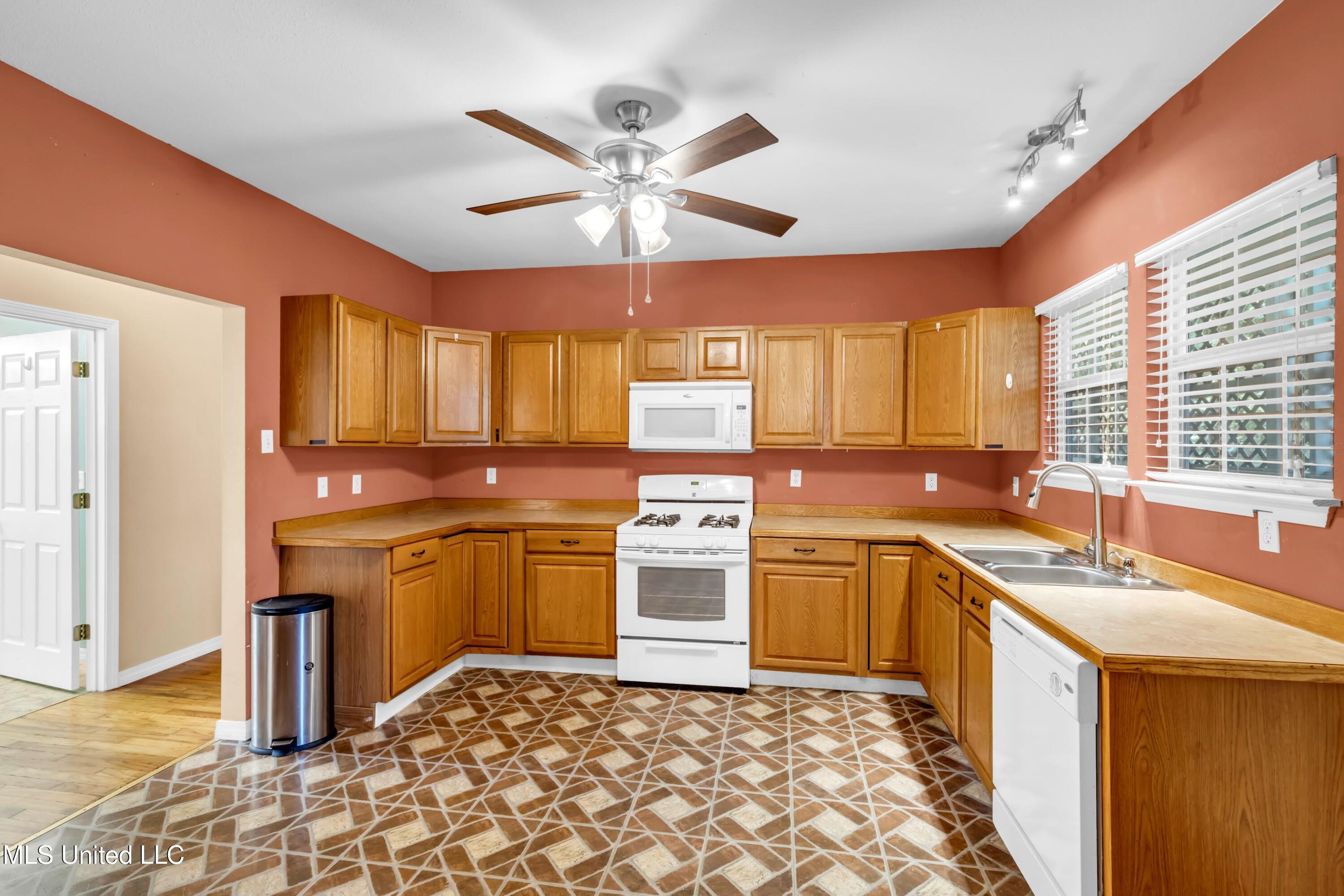 547 Howard Avenue Biloxi, MS 39530 - Photo 23 of 33 547HowardAve-13