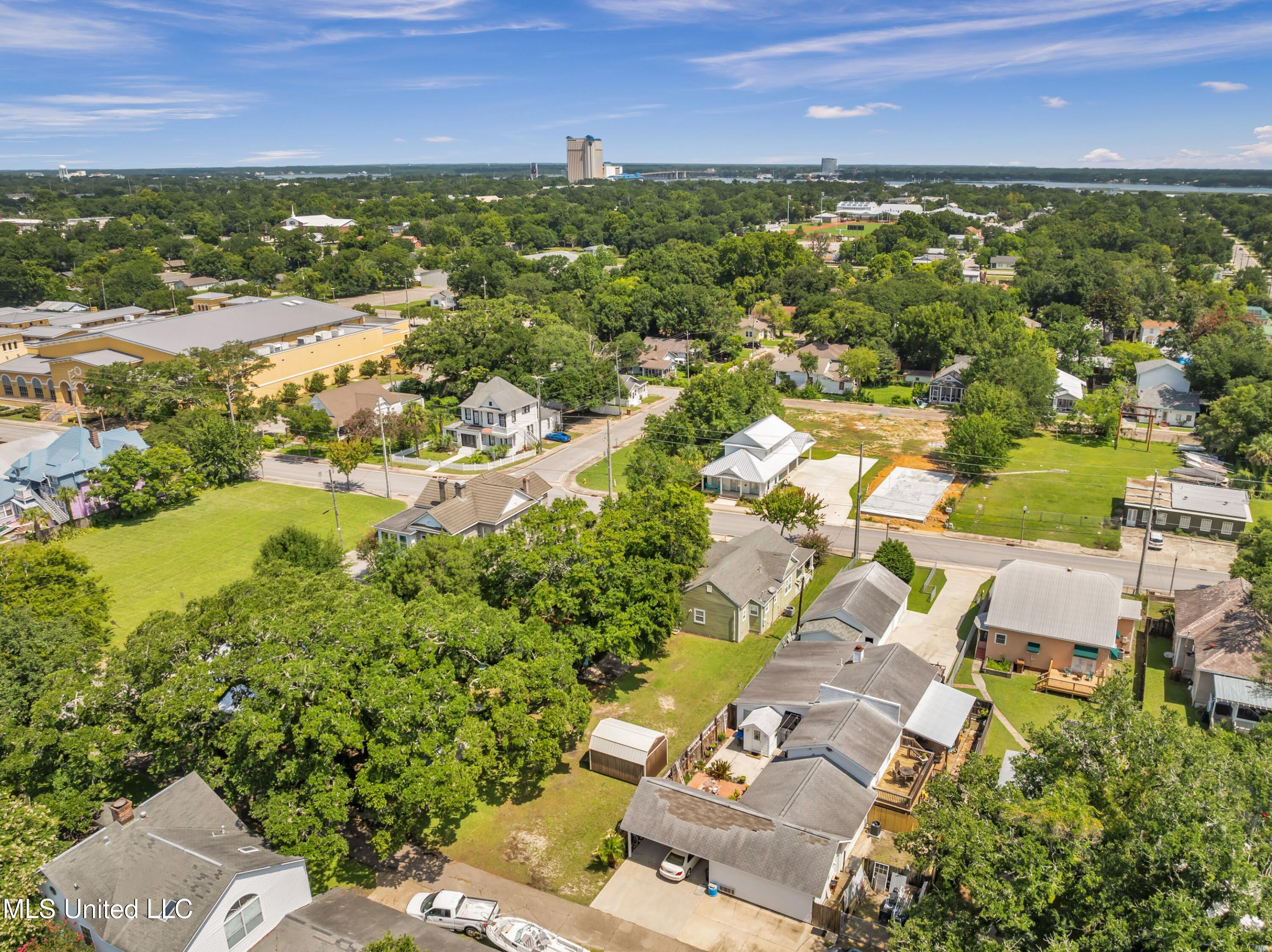 547 Howard Avenue Biloxi, MS 39530 - Photo 4 of 33 547HowardAve-32