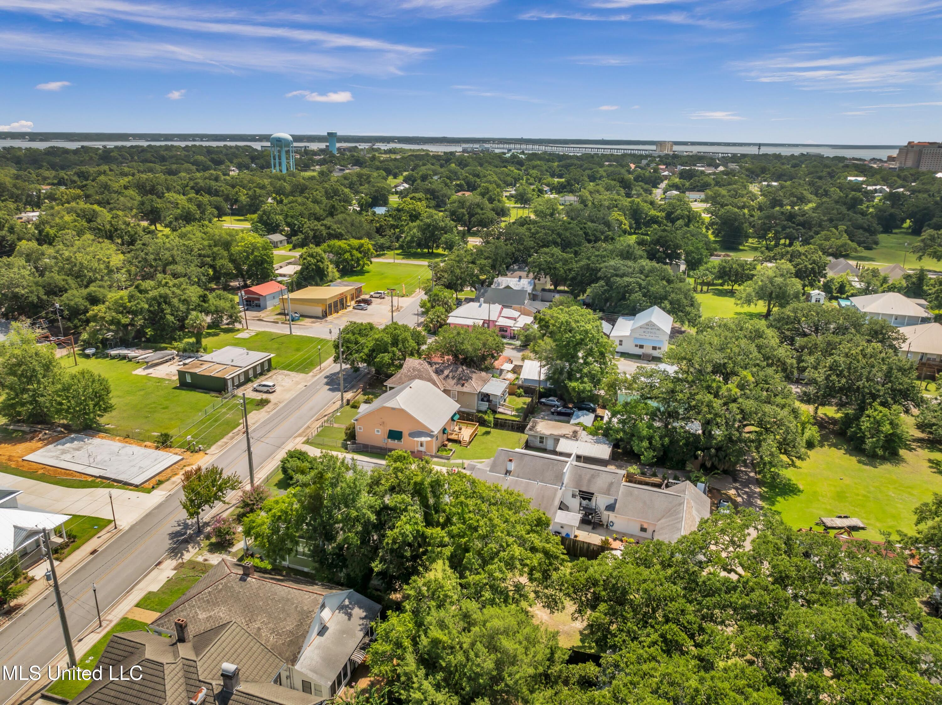 547 Howard Avenue Biloxi, MS 39530 - Photo 5 of 33 547HowardAve-31