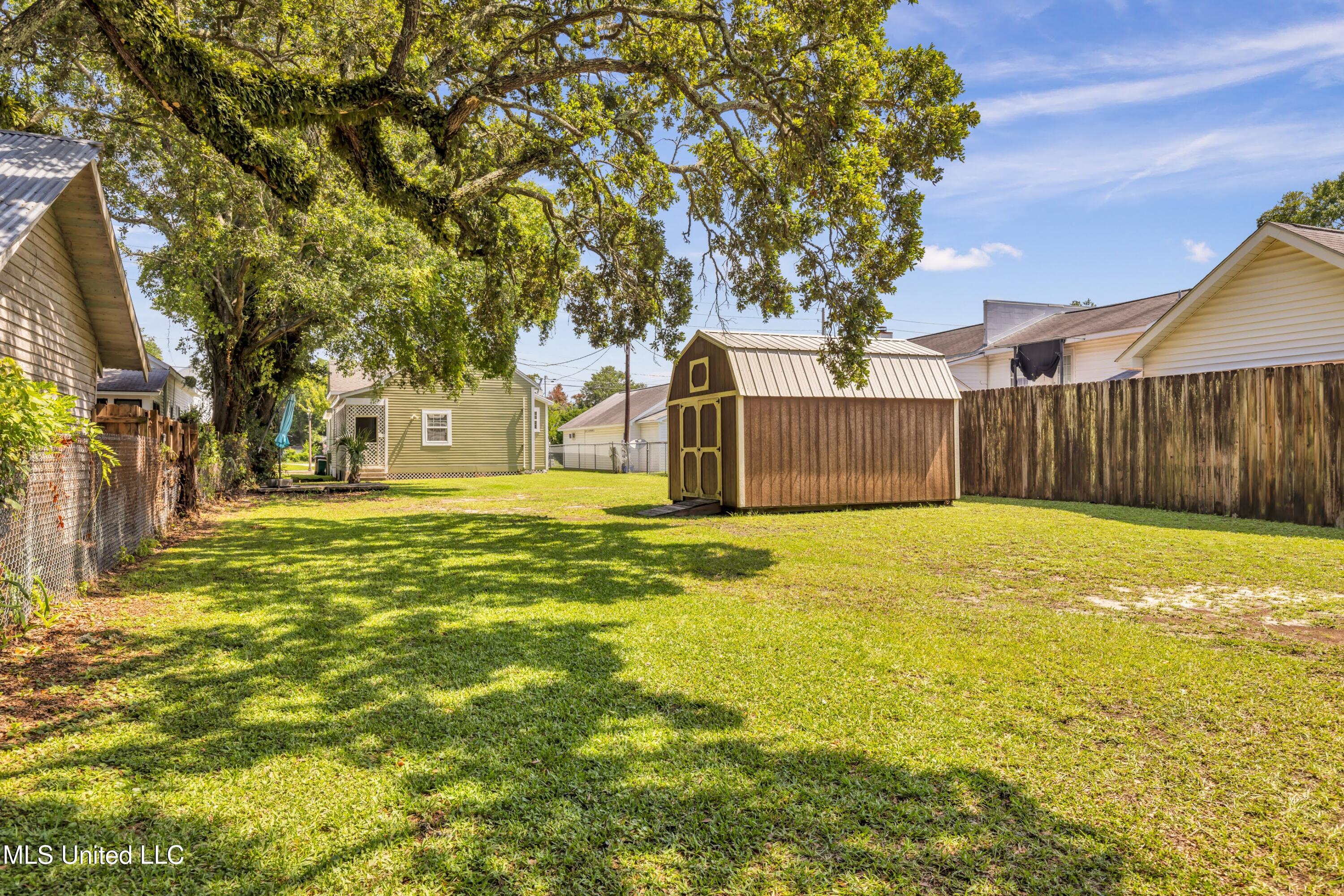 547 Howard Avenue Biloxi, MS 39530 - Photo 7 of 33 547HowardAve-27