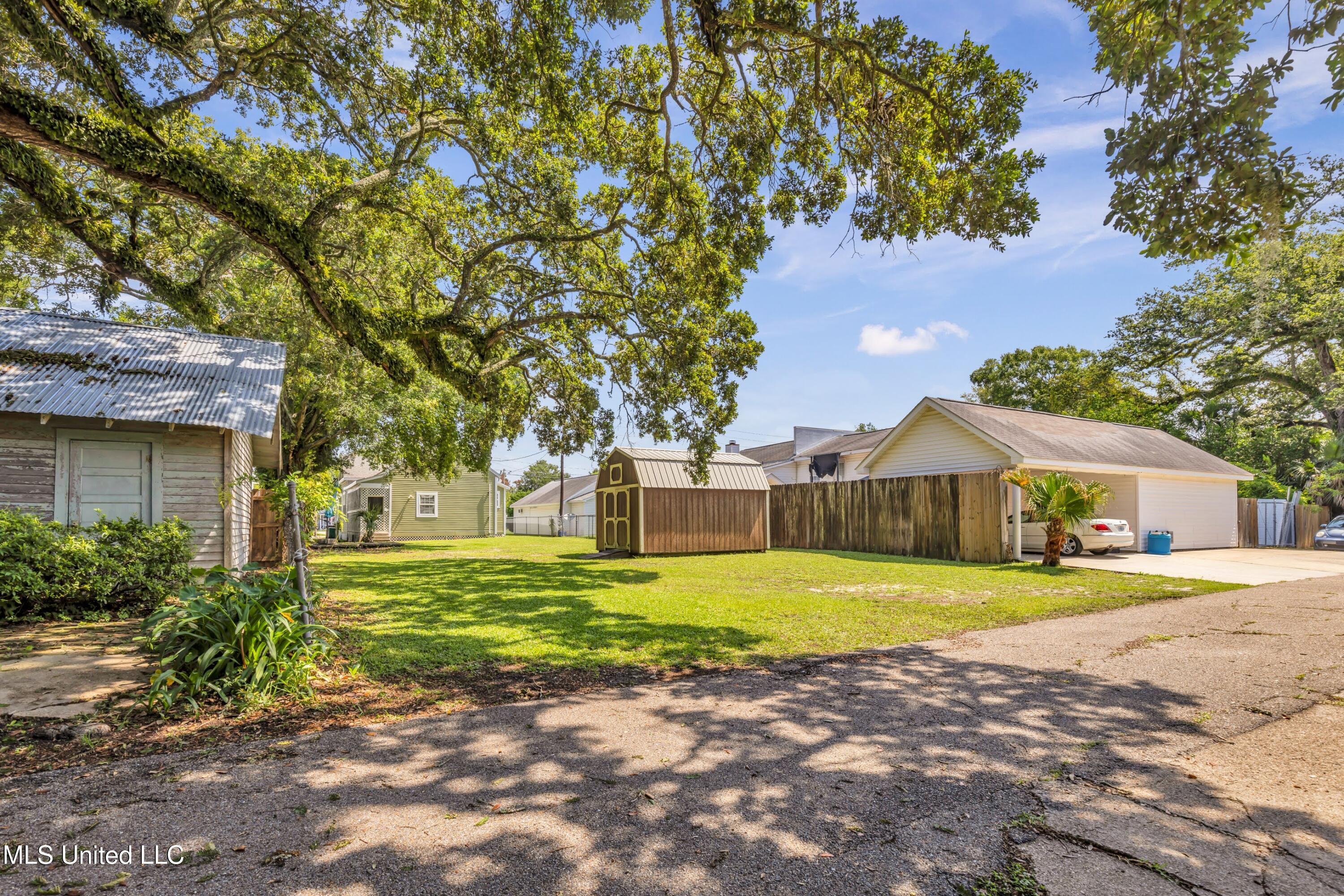 547 Howard Avenue Biloxi, MS 39530 - Photo 8 of 33 547HowardAve-28