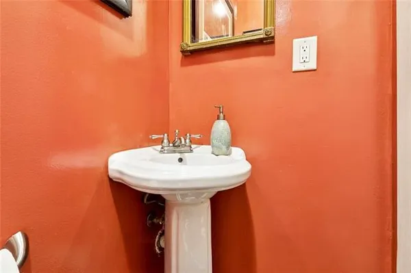$3,950 | 4938 Laurel Street, New Orleans, LA 70115