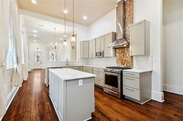 $3,950 | 4938 Laurel Street, New Orleans, LA 70115