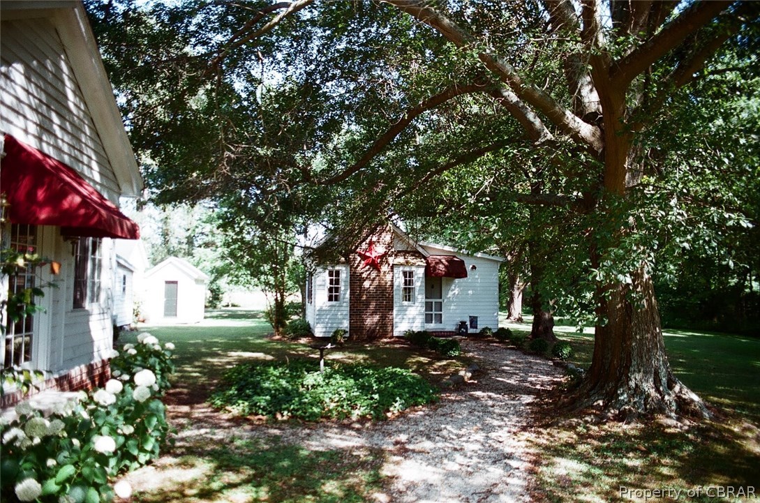 820 Gloucester Road Saluda, VA 23149 - Photo 3 of 24 Gallery Image 3