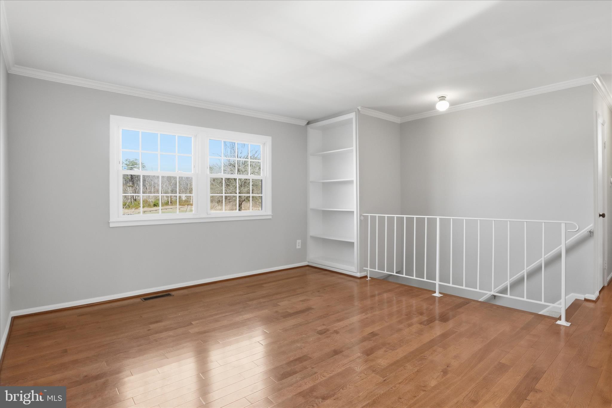 14013 Lindendale Road Woodbridge, VA 22193 - Photo 10 of 42 Upper Level Living Room