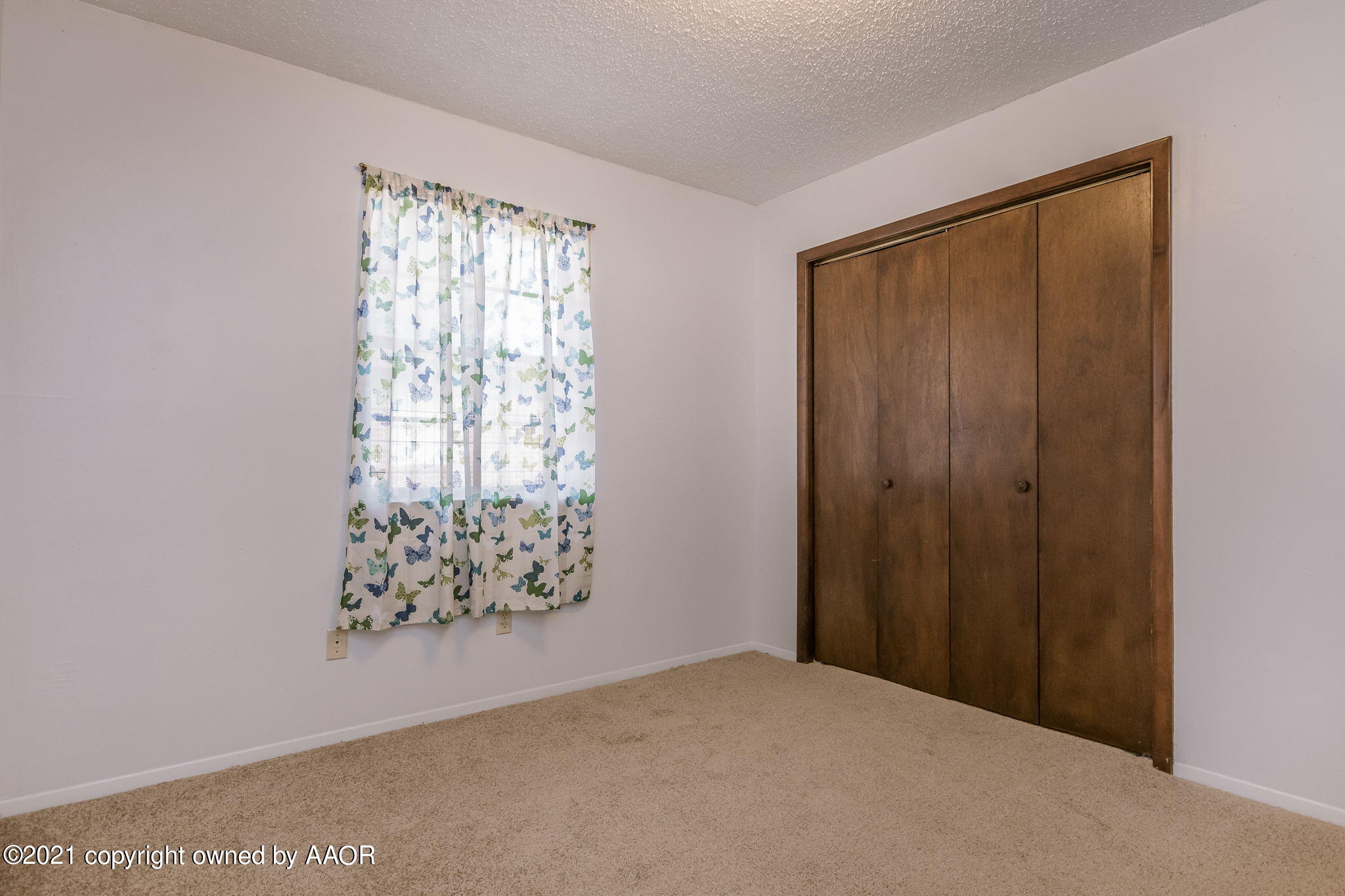 4914 South Georgia Street Amarillo, TX 79110 - Photo 11 of 19 an empty room with windows and closet