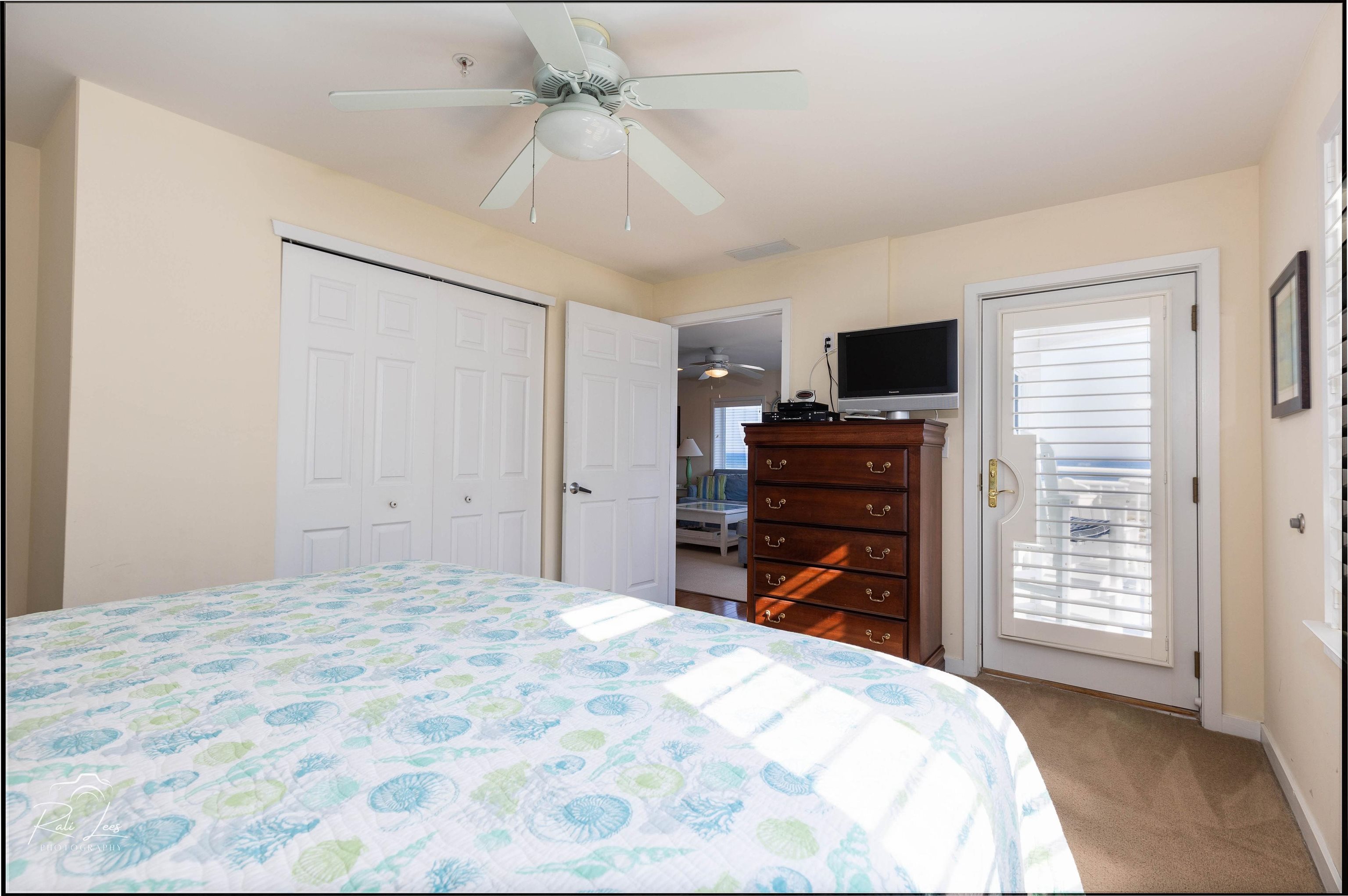 503 East Stanton Road, Unit 403 Wildwood Crest, NJ 08260 - Photo 19 of 42 a bedroom with a bed and a television