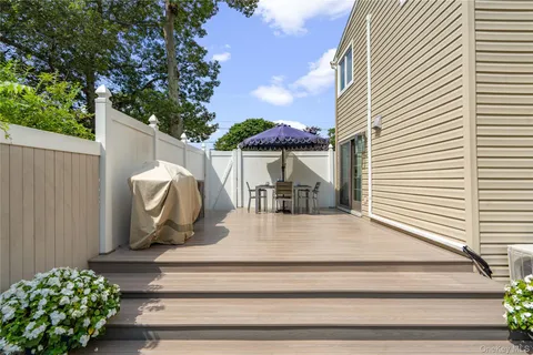 $899,999 | 939 Manor Lane, Bay Shore, NY 11706