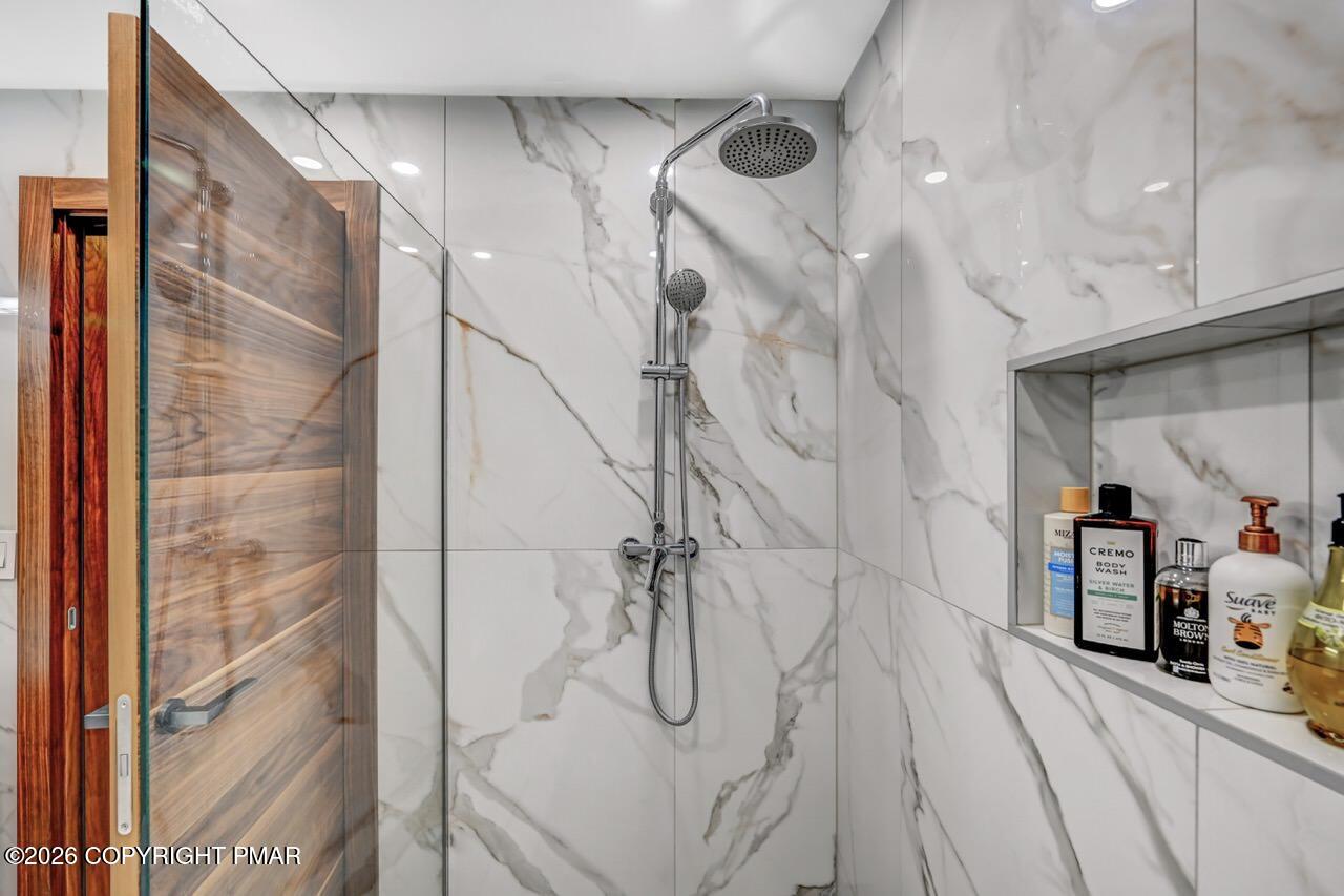 325 Chestnut Road East Stroudsburg, PA 18302 - Photo 40 of 50 a bathroom with a shower
