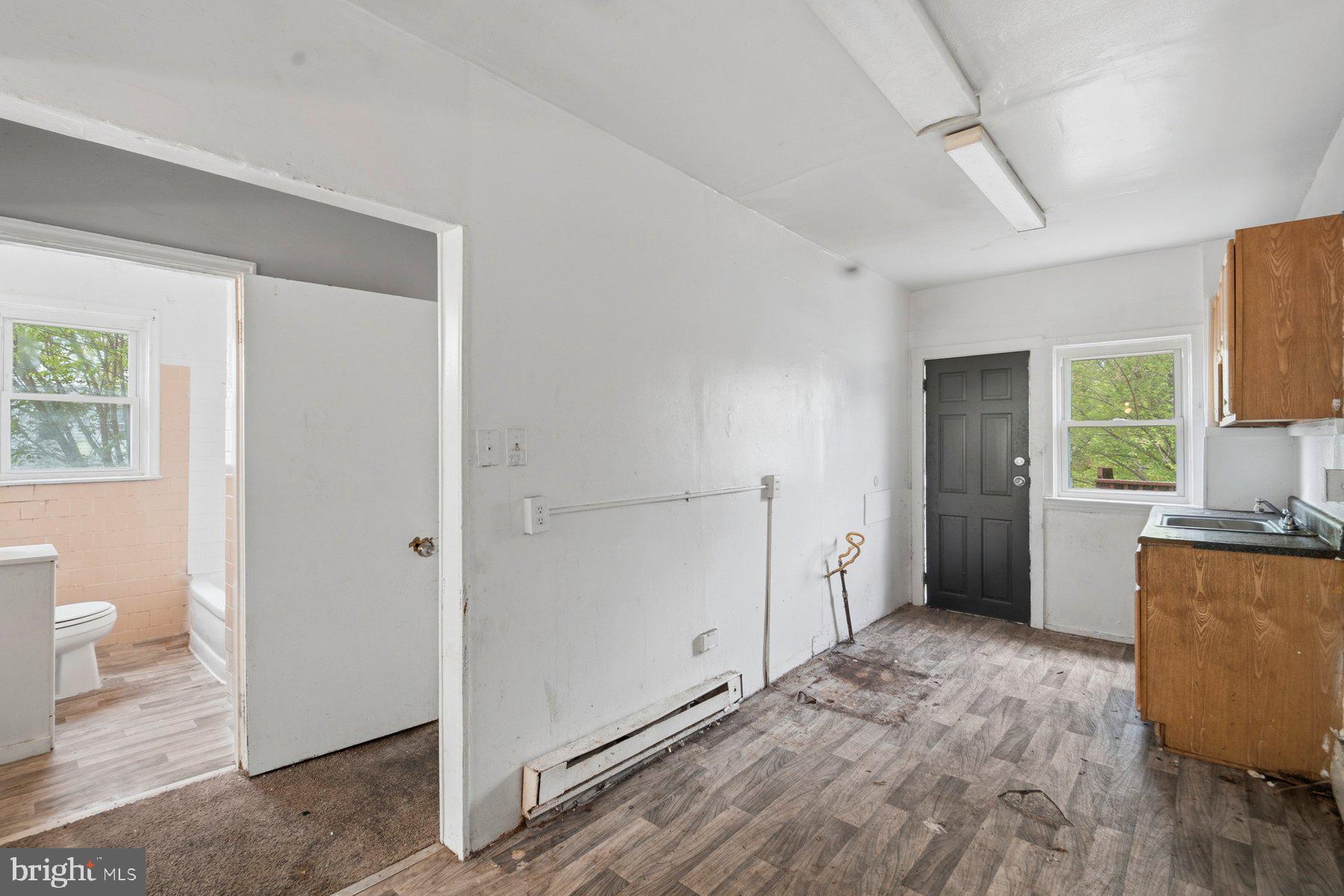 5201 Brookwood Road Baltimore, MD 21225 - Photo 15 of 34
