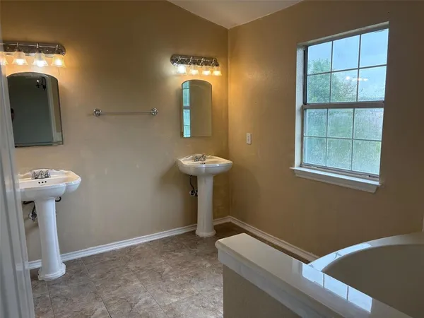 $325,000 | 320 Williams Street, Cedar Hill, TX 75104