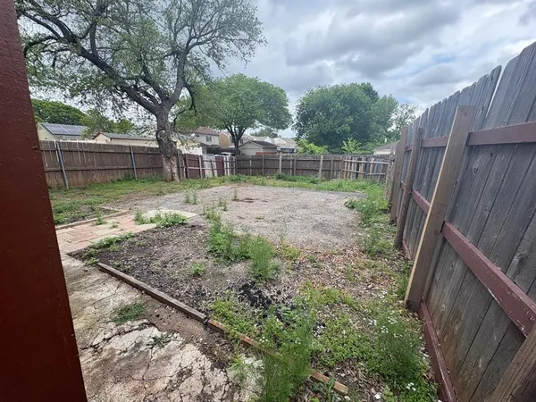 $325,000 | 320 Williams Street, Cedar Hill, TX 75104