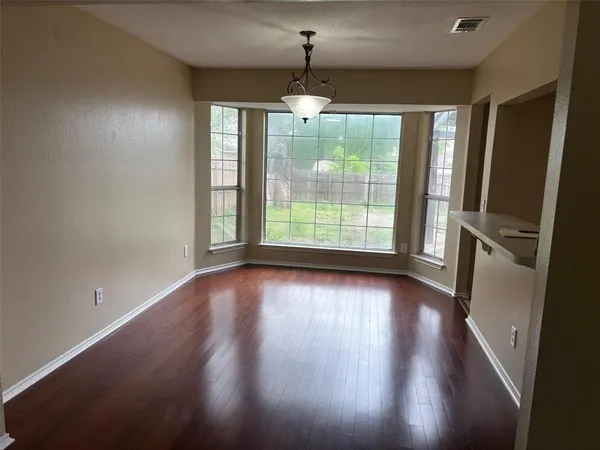 $325,000 | 320 Williams Street, Cedar Hill, TX 75104