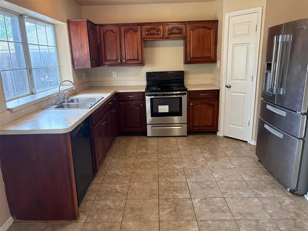 $325,000 | 320 Williams Street, Cedar Hill, TX 75104