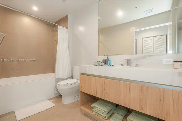 $890,000 | 11 Northeast 6th Street, Unit 1407, Miami, FL 33132