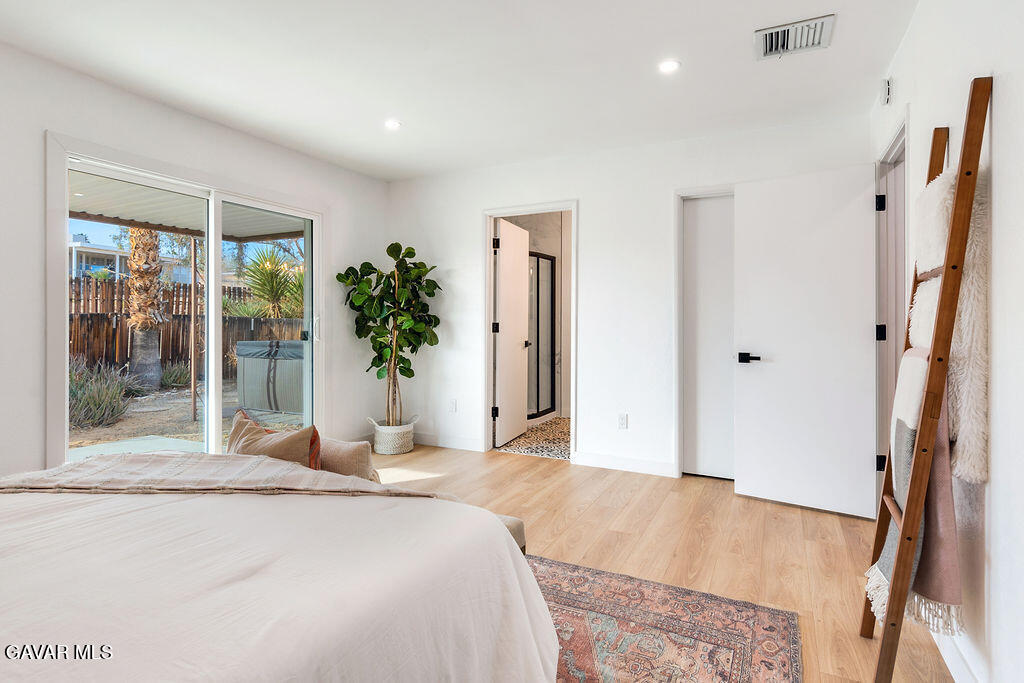 73843 White Sands Drive Twentynine Palms, CA 92277 - Photo 22 of 32 a bedroom with a large bed and a large window