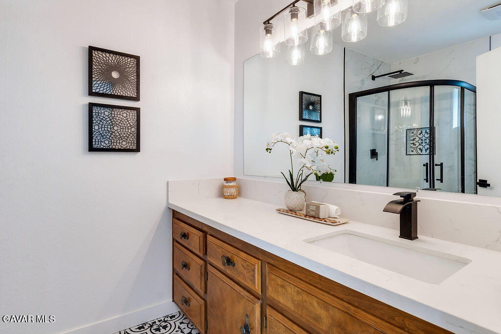 73843 White Sands Drive Twentynine Palms, CA 92277 - Photo 23 of 32 a bathroom with a sink a large mirror and a vanity