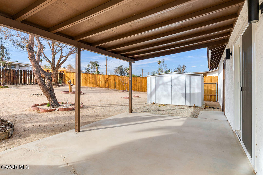 73843 White Sands Drive Twentynine Palms, CA 92277 - Photo 26 of 32 a view of parking garage