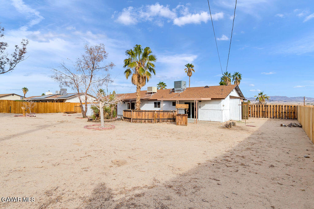 73843 White Sands Drive Twentynine Palms, CA 92277 - Photo 29 of 32 a view of a house with a snow