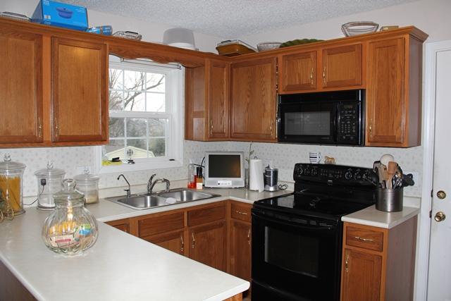 1682 Windriver Road Clarksville, TN 37042 - Photo 6 of 19 The kitchen is fully equipped and ready to use.