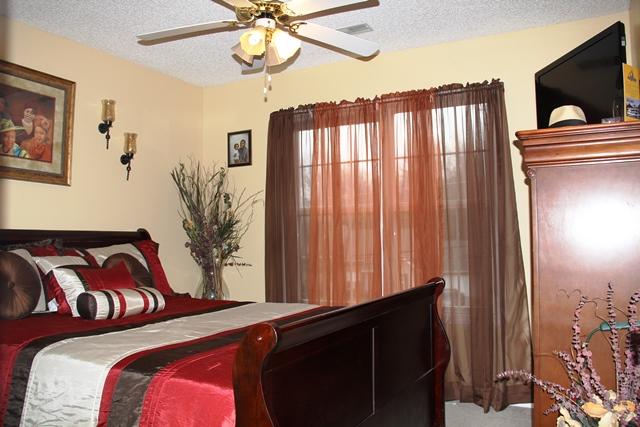 1682 Windriver Road Clarksville, TN 37042 - Photo 8 of 19 One of the spare bedrooms.