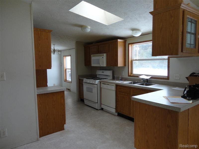 6415 East Farrand Road Millington, MI 48746 - Photo 3 of 34 Kitchen.jpg
