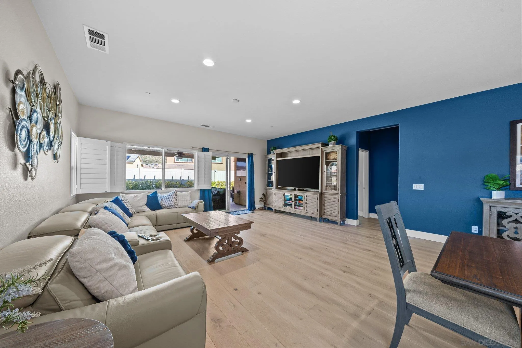 35778 Esperia Way Fallbrook, CA 92028 - Photo 28 of 44 a living room with furniture and a flat screen tv