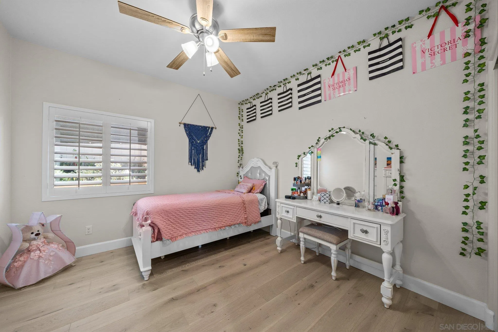 35778 Esperia Way Fallbrook, CA 92028 - Photo 30 of 44 a bedroom with a bed and a chandelier