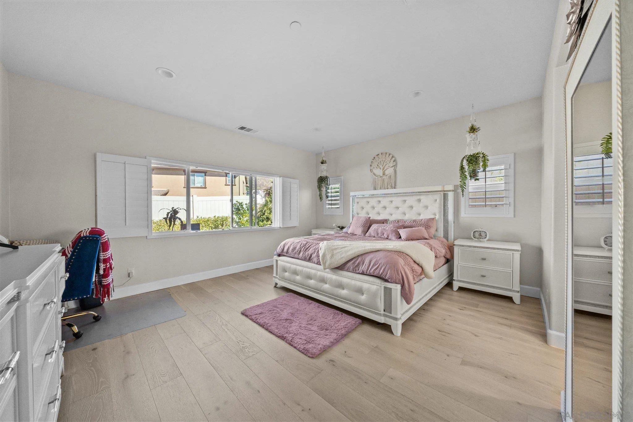 35778 Esperia Way Fallbrook, CA 92028 - Photo 33 of 44 a bedroom with a bed and a window